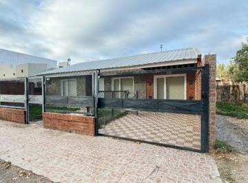 Casa · 360m² · 5 Dormitorios · Casa Mas Departamento - Venta - Plottier