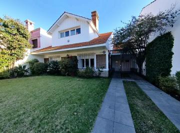 Casa · 747m² · 4 Dormitorios · 4 Cocheras · Casa en Temperley Este