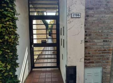 Casa · 73m² · 3 Ambientes · Casa Dúplex en Alquiler 2 Dorm., Jardín - Sarmiento