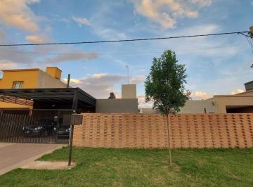 Casa · 165m² · 3 Ambientes · 2 Cocheras · Venta Casa 2 Dorm. con Parque y Piscina - Funes City