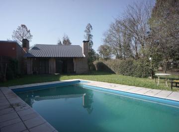 Casa · 512m² · 9 Ambientes · Venta Gran Casa de Esquina en Barrio Los Troncos Funes