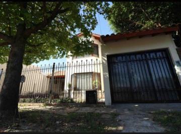 Casa · 223m² · 5 Ambientes · 1 Cochera · Venta de Casa en Campana
