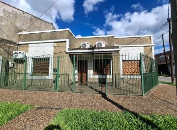 Casa de 4 ambientes, Florencio Varela · Hermosa y Comoda Casa 4 Ambientes con Lote Contiguo con Pileta