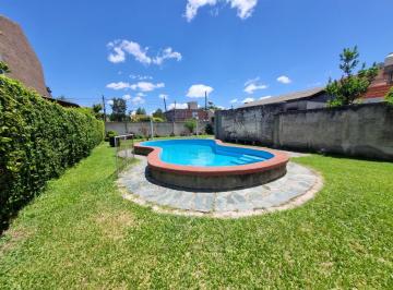Casa de 4 ambientes, Florencio Varela · Hermosa y Comoda Casa 4 Ambientes con Lote Contiguo con Pileta