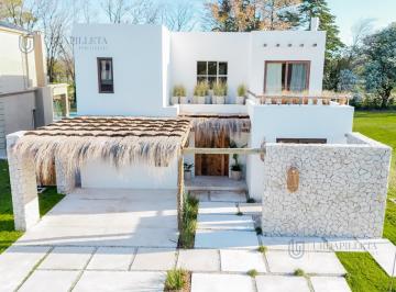 Casa · 247m² · 5 Ambientes · 2 Cocheras · Casa en Venta en Azzurra
