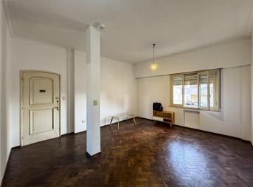 Departamento · 106m² · 4 Ambientes · Departamento Señorial con 2 Dorm. y Patio en El Centro