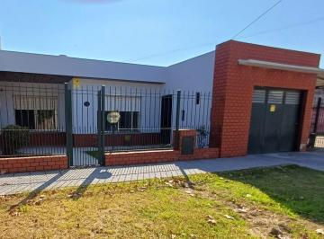 Casa · 95m² · 3 Ambientes · 1 Cochera · Casa 3 Ambiente con Parque y Cochera Quilmes Oeste