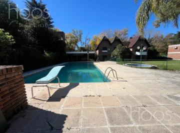 Casa · 240m² · 5 Ambientes · 4 Cocheras · Alquiler Temporal - Casa con Gran Parque en Ituzaingo