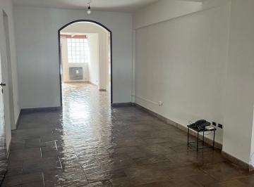 Casa · 135m² · 5 Ambientes · 1 Cochera · Casa de 5 Ambientes con Pileta en Alquiler en Martinez