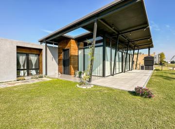 Casa · 139m² · 4 Ambientes · 4 Cocheras · Casa en Venta San Sebastian Area 5