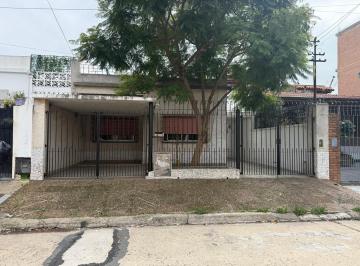 Casa · 146m² · 3 Ambientes · 2 Cocheras · Casa 2 Dorm. con Entrada Para 2 Autos