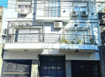 PH de 4 ambientes, Boedo · Hermoso y Amplio PH Tipo Duplex con Jardin Terraza y Cochera