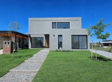 Casa · 180m² · 4 Ambientes · 1 Cochera · Casa en Venta en Santa Lucia, Pilar del Este, Pilar