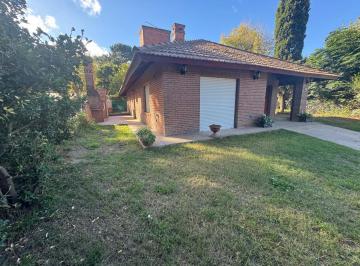 Casa de 5 ambientes, Ostende · Casa con Parrilla Cerca de La Playa Alquilo por Dia, Mes o Año
