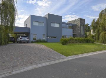 Casa · 340m² · 6 Ambientes · 2 Cocheras · Alquiler Casa 6 Ambientes en Haras Santa Maria Los Robles, E