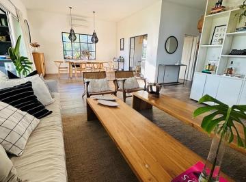 Casa · 240m² · 7 Ambientes · 3 Cocheras · Casa en Alquiler en San Rafael, Villanueva, Tigre