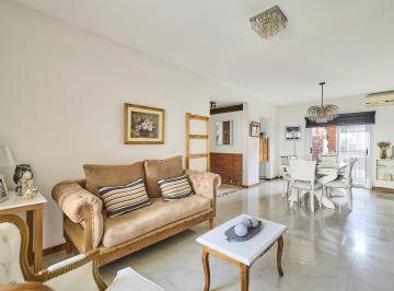Casa · 94m² · 4 Ambientes · 1 Cochera · Venta Casa 4 Ambientes en Temperley