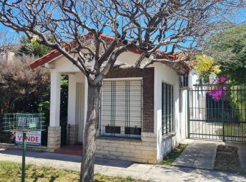 Casa de 3 ambientes, La Matanza · Excelente Chalet de 3 Ambientes con Cochera y Fondo Libre con Pileta