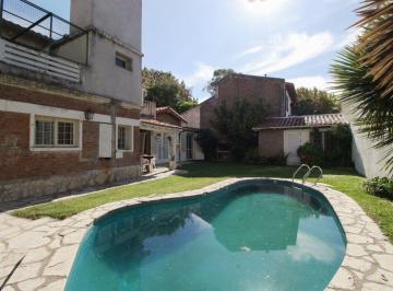 Casa · 228m² · 6 Ambientes · 1 Cochera · Venta Casa 6 Amb La Lucila Jardin Pileta Suite Pb
