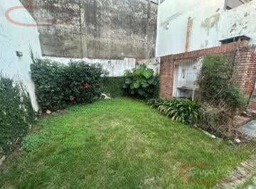 Casa · 197m² · 4 Ambientes · 1 Cochera · Casa en Lote Propio 4 Amb Gge Patio Jardin Tza