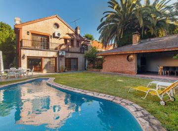 Casa · 392m² · 8 Ambientes · 3 Cocheras · Alquiler Importante Casa - Acassuso Exclusivo - 586 m²