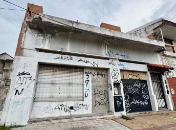 Casa · 150m² · 6 Ambientes · 1 Cochera · Venta Casa Sobre Lote Propio con 2 Viviendas a Reciclar