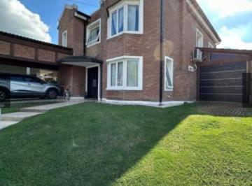 Casa · 199m² · 5 Ambientes · 2 Cocheras · Casa en La Estanzuela Apto Bancor