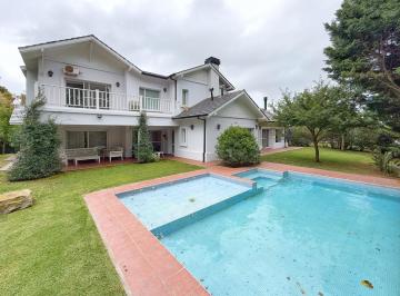Casa · 450m² · 6 Ambientes · 4 Cocheras · Casa en Rumencó