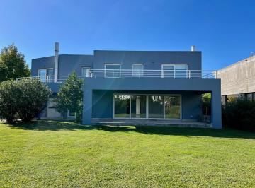 Casa de 6 ambientes, Tigre · Casa con 4 Dorm. en Alquiler