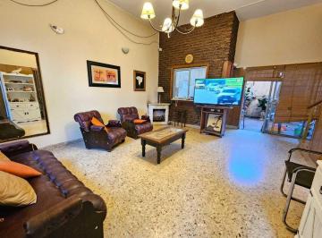 Casa · 114m² · 4 Ambientes · 1 Cochera · Vta Casa 2 Pltas - Patio - Terr - Coch - Piñeyro - Apto Cred