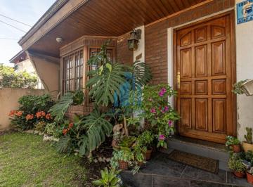 Casa · 195m² · 5 Ambientes · 2 Cocheras · Venta Chalet 5 Ambientes con Cochera en Sarandi