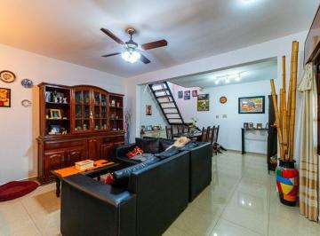 Casa · 158m² · 4 Ambientes · 1 Cochera · Casa 3 Dormi Garage y Jardin Venta/permuta Roldan