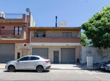 Casa · 180m² · 3 Ambientes · 1 Cochera · Venta Casa Local Garaje Lote Propio Pompeya