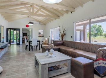 Casa · 298m² · 4 Ambientes · 1 Cochera · Casas en Venta Laguna Vitel 3 Dorm. y Pileta