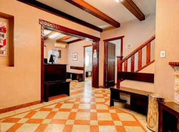 Casa · 143m² · 5 Ambientes · 1 Cochera · Venta Casa 5 Amb en Esquina Apto Profesional
