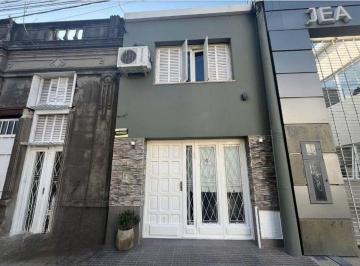 Casa · 91m² · 4 Ambientes · 1 Cochera · Venta / Casa / PH / Centrico / Apto Credito