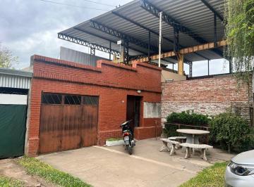 Casa · 75m² · 1 Ambiente · 1 Cochera · Casa con Dos Terrenos Sobre Ruta 70 - Esperanza