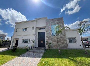 OPL-OPL-3429_2 · Oppel | Casa en Venta | Ayres Plaza Pilar | Cod: 30281