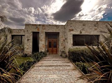Casa · 2210m² · 4 Ambientes · Venta o Permuta | Casa de Estilo | Arenas del Sur