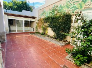 Casa · 200m² · 5 Ambientes · 2 Cocheras · Retasado | Venta | Casona Estilo 4 Amb con Dep.| La Perla