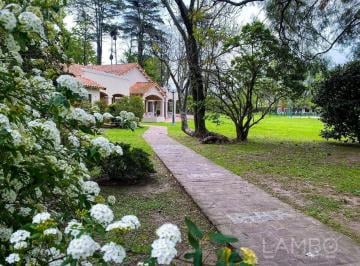 Casa · 240m² · 8 Ambientes · 2 Cocheras · Venta Casa Club de Campo Pilar Apta Credito!