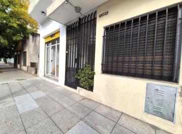 Casa · 122m² · 3 Ambientes · Casa en Venta en Parque Patricios con Local