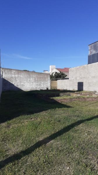 Lote a 30 mts de la Av. Della Paolera, el lote tiene los cimientos realizados para la construcción de un chalet