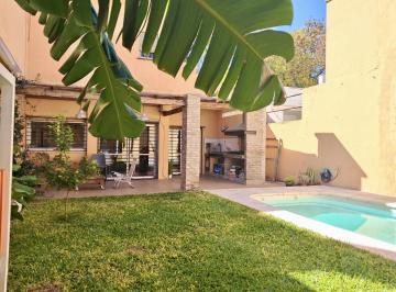 Casa · 150m² · 6 Ambientes · 1 Cochera · Casa en Pichincha
