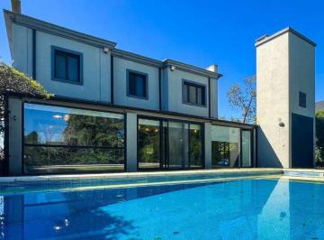 Casa · 220m² · 4 Ambientes · 4 Cocheras · Venta Casa 4 Ambientes Barrio Los Ombues de Hudson