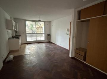 Departamento · 31m² · 1 Ambiente · Montevideo 500, Monoambiente con Patio en Alquiler.