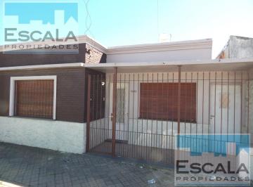 Casa · 80m² · 5 Ambientes · Casa de un Dorm con Patio en Alquiler