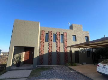 Casa de 6 ambientes, La Calera · Cinco Lomas. Casa en Venta de 3 Dorm., Cochera, Pileta, Excelentes Vistas!