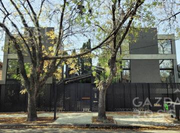 Casa · 102m² · 3 Ambientes · 1 Cochera · Casa en Venta en Adrogue