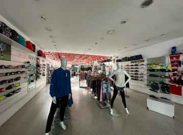 Local comercial · 890m² · Excelente Local Sobre Av 14, Frente a La Estación de Berazategui - 890 m²
